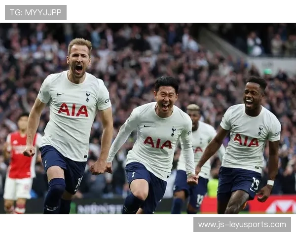 凯恩双脚急停后顺势传球，热刺通过连线完成突破